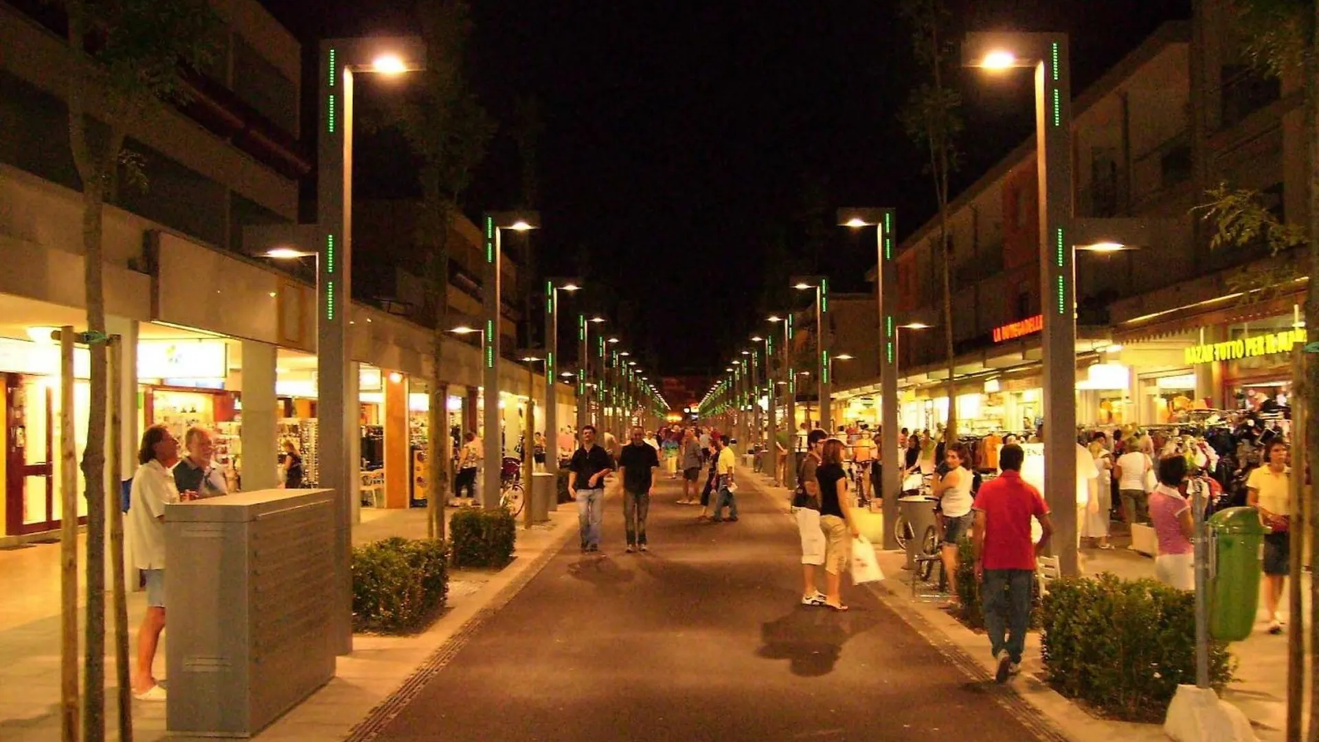 Family-Friendly Poolside Tranquility Apartment Bibione 0*,